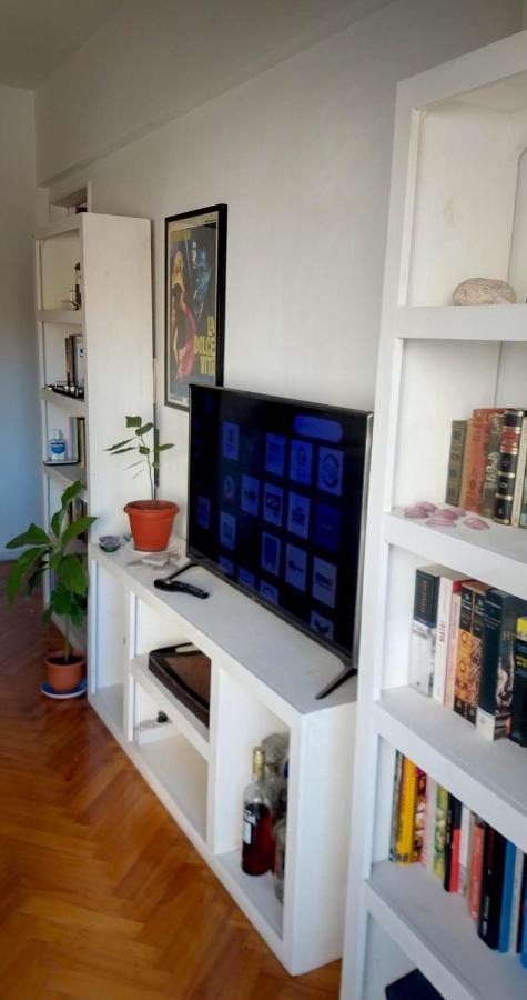 Depto 2 Ambientes Muy Luminoso Con Wifi Y Vista A La Plaza Leilighet Buenos Aires Eksteriør bilde
