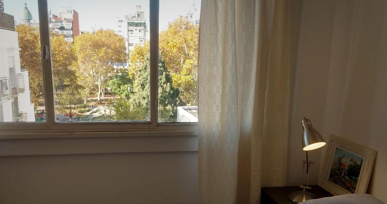 Depto 2 Ambientes Muy Luminoso Con Wifi Y Vista A La Plaza Leilighet Buenos Aires Eksteriør bilde