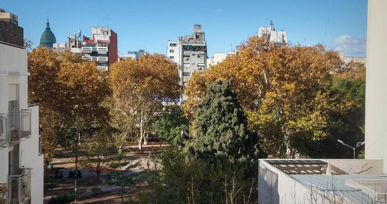 Depto 2 Ambientes Muy Luminoso Con Wifi Y Vista A La Plaza Leilighet Buenos Aires Eksteriør bilde